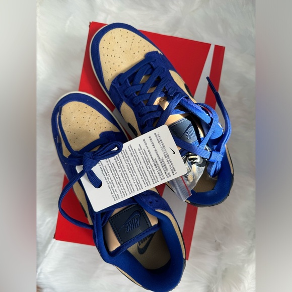 Nike Dunk Low LX - Deep Royal Blue/Sesame/Sesame/Midnight
Navy/Dark Obsidian - Picture 4 of 5